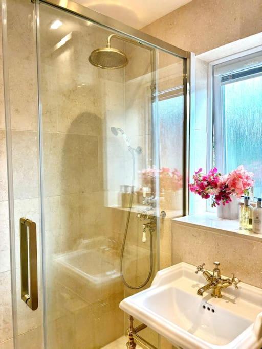 2 Bedroom House In Chichester Near Goodwood And Wittering Beaches 外观 照片