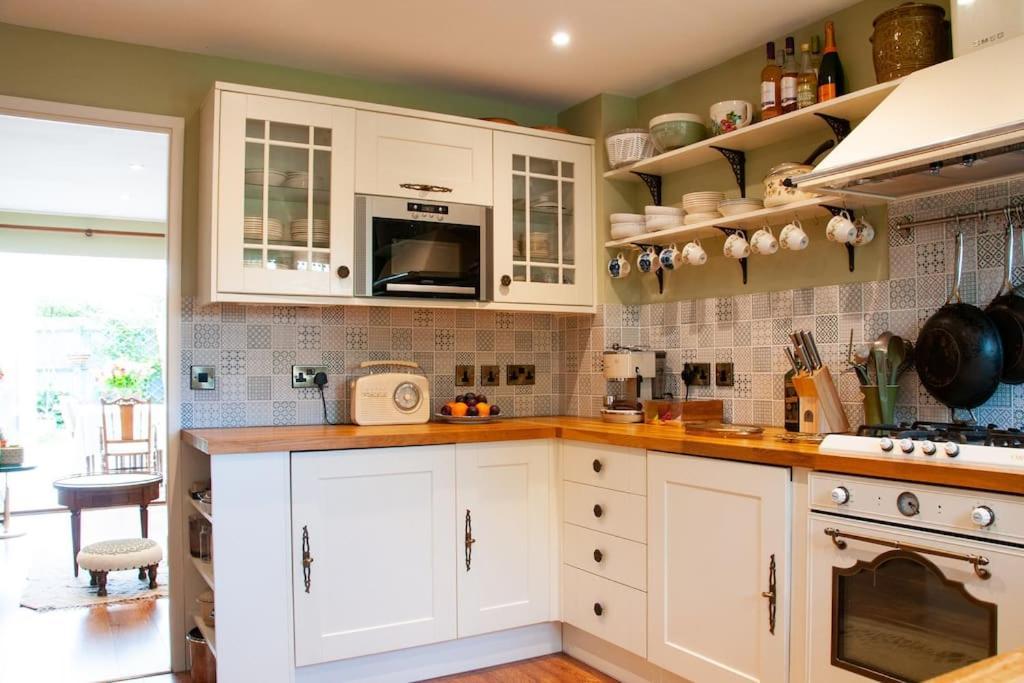 2 Bedroom House In Chichester Near Goodwood And Wittering Beaches 外观 照片